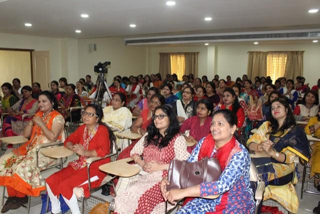 Maharishi Sahasrasheersha Devi Mandal, ladies wing of Maharishi World Peace Movement has celebrated International Women Day 2018 at Maharishi Bliss Residency Bhopal. Audiance listening.